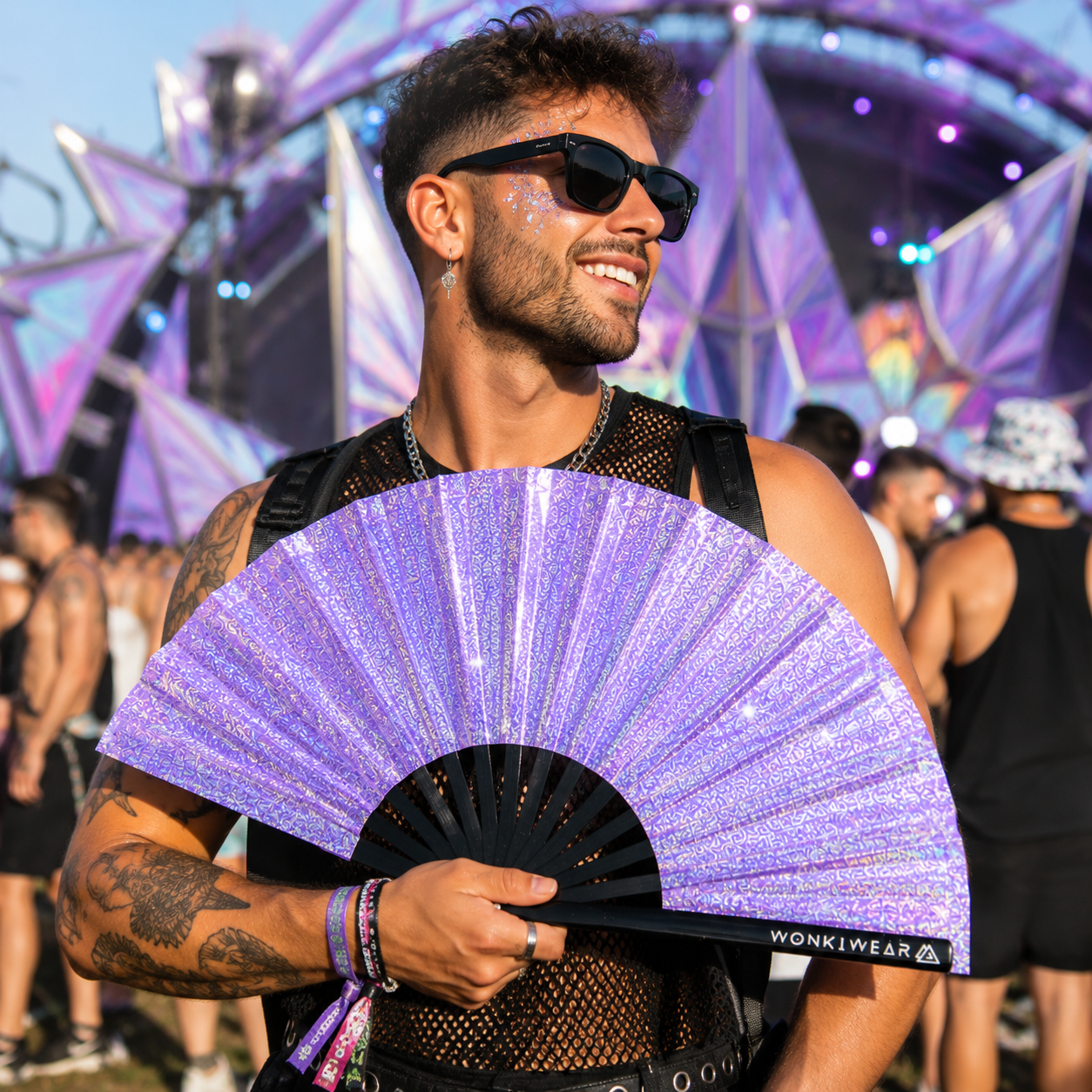 Male festivalgoer holding Amethyst Glow lilac glitter festival fan