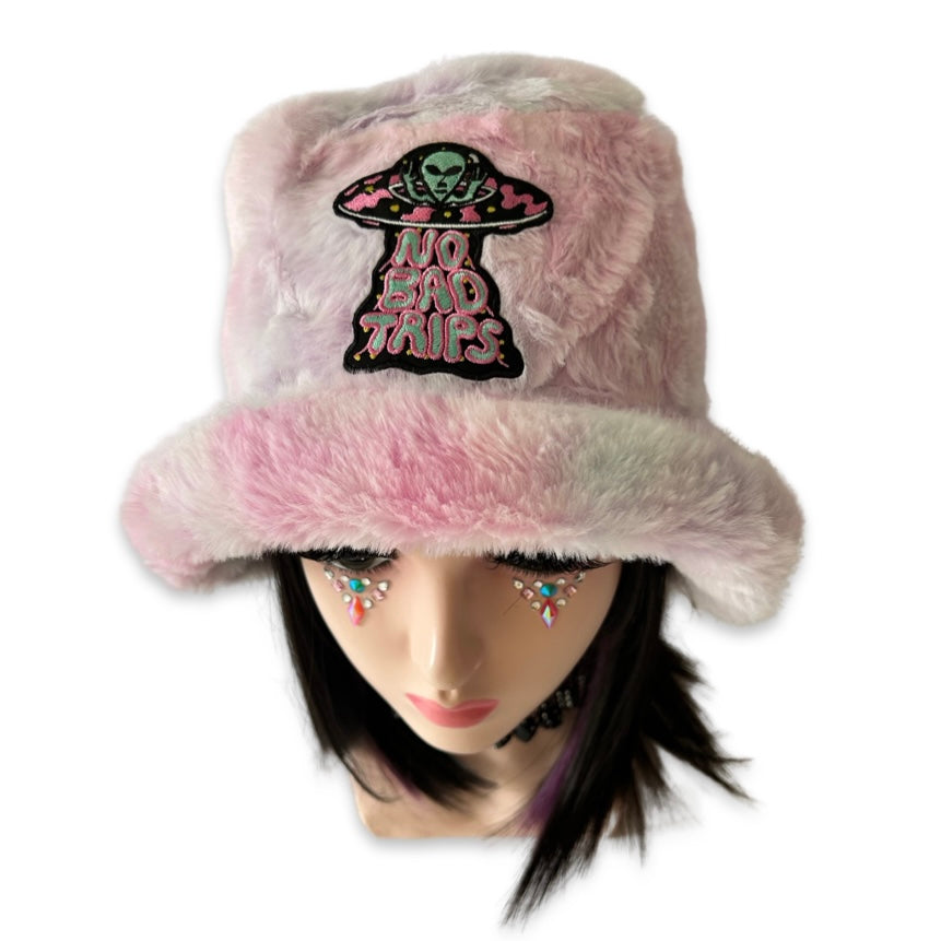 Handmade pastel pink tie dye furry bucket hat - Alien no bad trips